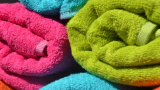 Кладу в стиралку — и про «дубовые» полотенца забываю: становятся мягкими и пышными, как облако