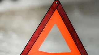 На брянской трассе Hyundai Solaris влетел в дерево