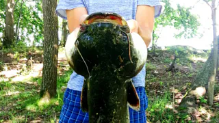 В Чувашии рыбак поборол огромного сома, поймав его на ракушку-перловицу