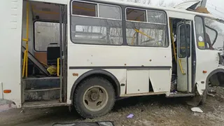 Маршрутный автобус врезался в бетонный столб в Челябинской области