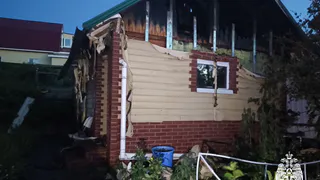 В Коми пожар в бане тушили 10 огнеборцев