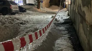 «Где ходить — по проезжей части?»: рязанка пожаловалась на сосульки и нечищеные тротуары