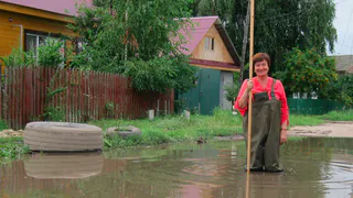 Народная жалоба - в дождь улица в Солотче превращается в речку