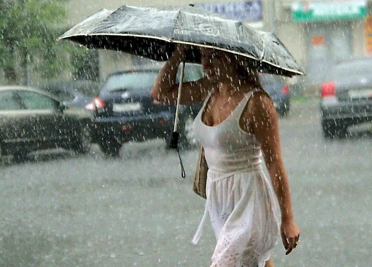 Россию накроет волной аномалий: югу грозят смерчи, а Уралу - первые заморозки