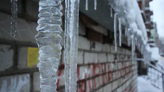 Рязанка отсудила более двухсот тысяч за падение глыбы льда на ее машину