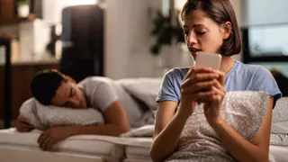 5 женских профессий, представительницы которых чаще других идут на измены — психологи нахвали главные причины похождений «налево»