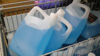 В Рязани обнаружено 7 видов стеклоомывающей жидкости с метанолом