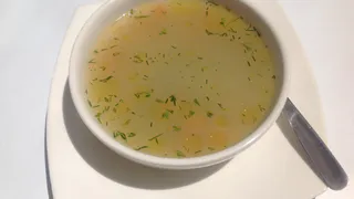 Куриный бульон будет прозрачнее слезы: вот что добавьте при варке мяса — ароматный и вкуснейший суп гарантирован