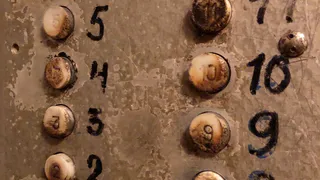 В Рязани жителям дома отключили лифты из-за долга управляющей компании