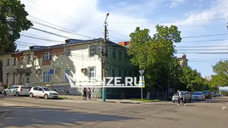 На Карла Марса в Пензе с крыши многоэтажки рухнули кирпичи