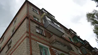 В Рязани 25-летняя девушка выпала с балкона пятого этажа