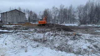 В селе Коми по иску прокурора района снесли недострои и заброшенные здания