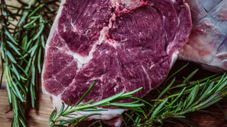 Онколог Дарья Кобец рассказала рязанцам, как чрезмерное потребление красного мяса, снеков и газировки могут вызывать рак