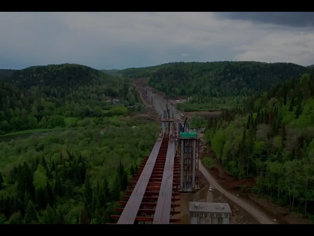 Рекордная эстакада на Южном Урале: строители завершили ключевой этап возведения моста через реку Сим