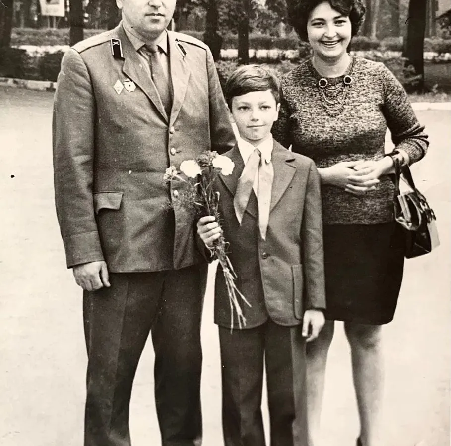 Сына приняли в пионеры - гордость для всей семьи!