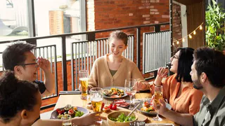 Все ждут, пока вы уйдете: эти три привычки в гостях выдают низкий интеллект