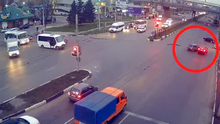 Опубликовано видео момента ДТП на Московском шоссе