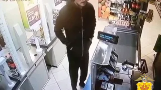 В Чувашии ищут мужчину, который оплачивал покупки чужой картой