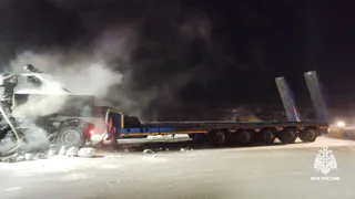 На дороге в Коми загорелся грузовой автомобиль