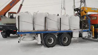 Жителям печорского села Соколово доставили сырой замороженный уголь