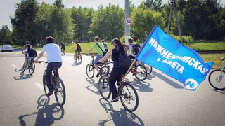 В память о войне: велопробег и красные гвоздики