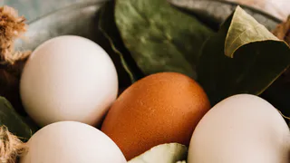 Яйца для себя хитрые продавцы на самом деле выбирают только так: запоминайте 2 лайфхака