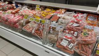 Чистое мясо, никакой подделки: в Роскачестве огласили колбасу, которая точно подойдет для оливье