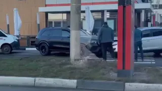 Утреннее ДТП в Рязани: на парковке у ТРЦ «Круиз» столкнулись два автомобиля