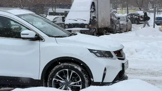 «С начала зимы никто не убирал снег»: обстановка на ул. Новоселов по-прежнему вызывает возмущения