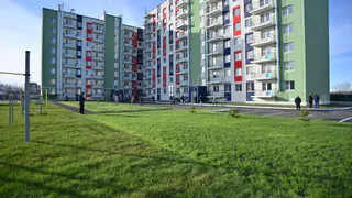 Открылся дом для переселенцев в Рыбном, но проблема осталась: десятки авариек всё ещё ждут очереди