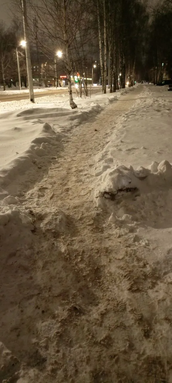 Забытые дворы, непроходимые тротуары: народная карта снежного беспорядка в Нижнекамске
