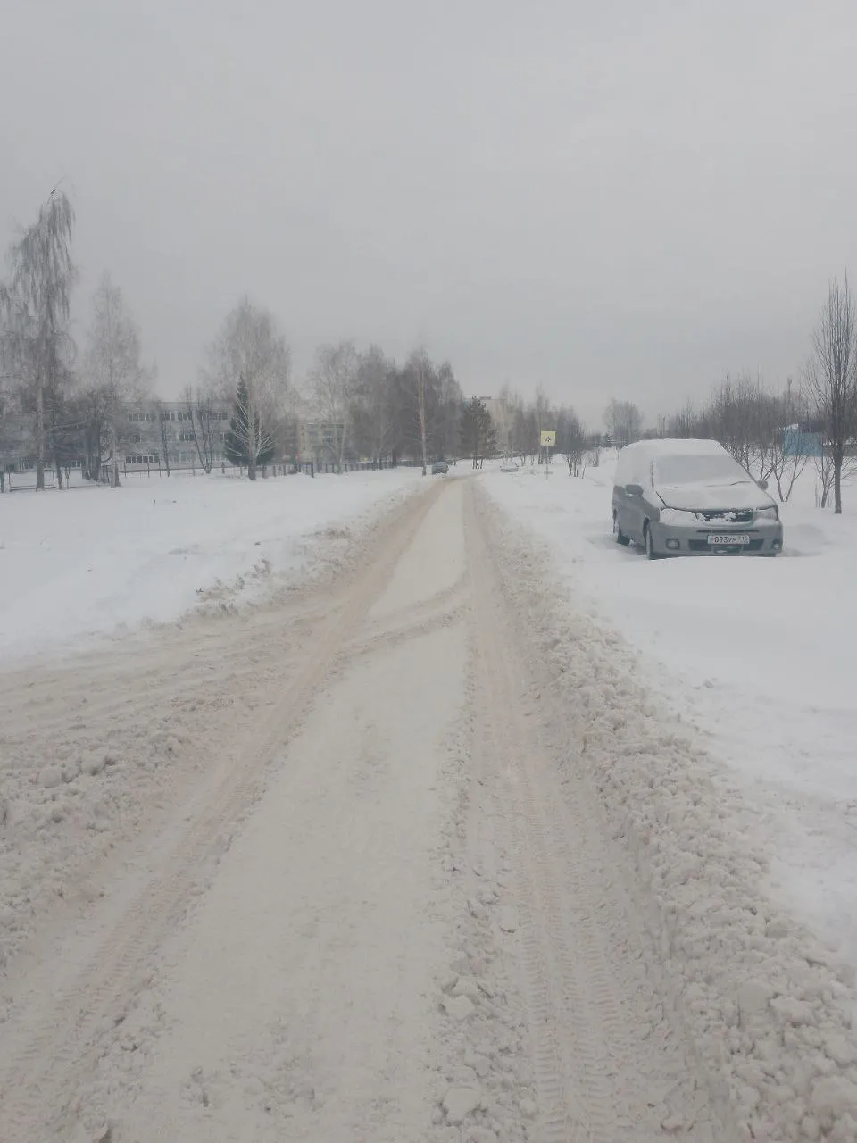 Сугробы, колеи и неубранный мусор: жители Нижнекамска жалуются на проблемы с зимним содержанием города