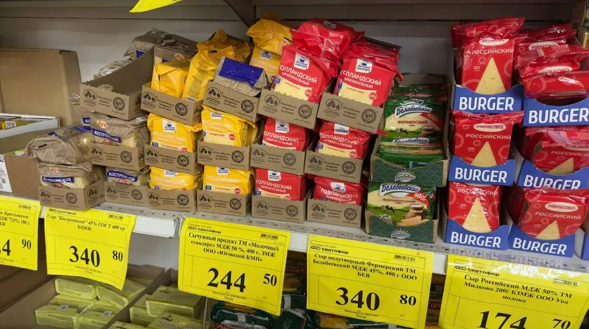 Как накрыть праздничный стол за копейки: крутые находки в "Светофоре" к Новому году - берите, не пожалеете