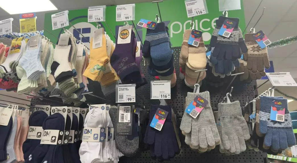 Заглянула в Фикс Прайс за мелочью, а набрала целый пакет вещей: классные аксессуары на зиму - и для детей, и для взрослых