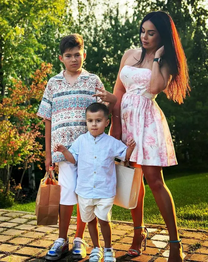 Казанская бизнесвумен Динара Саляхова представляет Россию на «Миссис Мира 2026»: фото, история и шансы