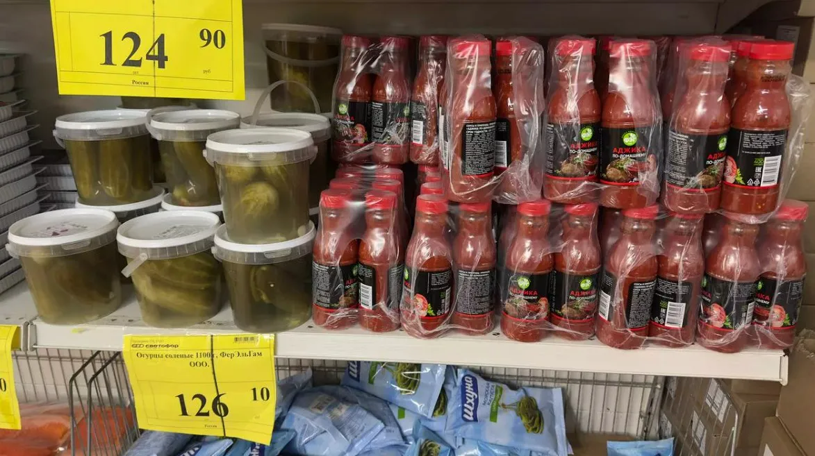 Как накрыть праздничный стол за копейки: крутые находки в "Светофоре" к Новому году - берите, не пожалеете