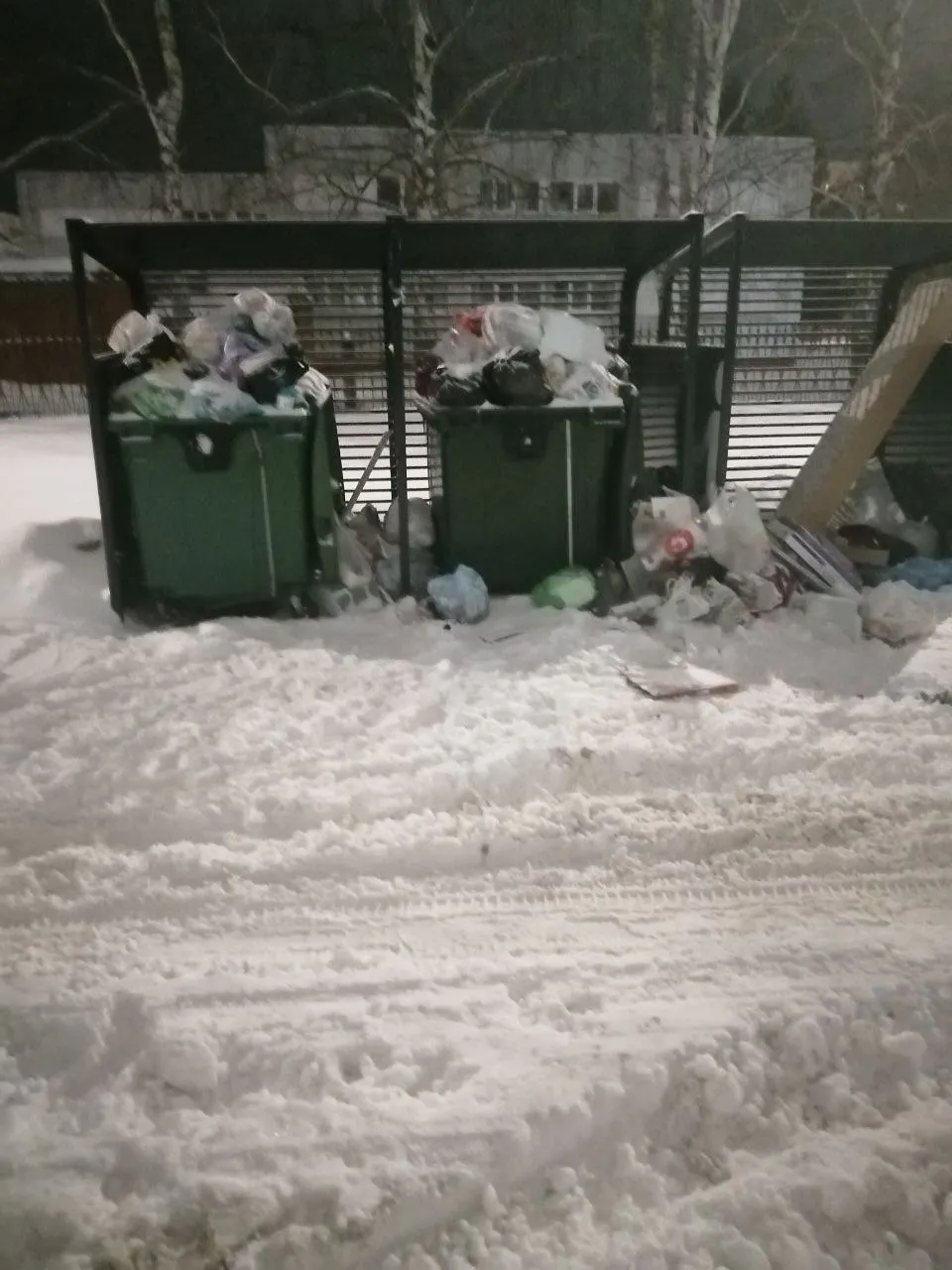 Сугробы, колеи и неубранный мусор: жители Нижнекамска жалуются на проблемы с зимним содержанием города