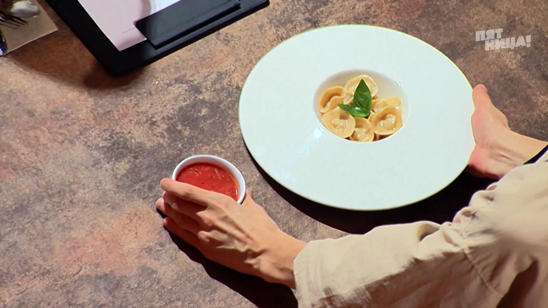 Пацанка на скейте и кондитер из Орска: как два 19-летних казанца прошли в следующий этап шоу «Молодые ножи» (16+)