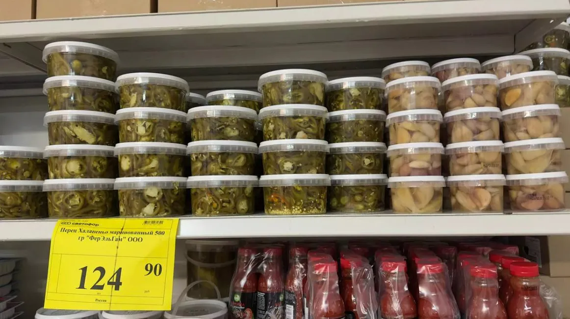 Как накрыть праздничный стол за копейки: крутые находки в "Светофоре" к Новому году - берите, не пожалеете