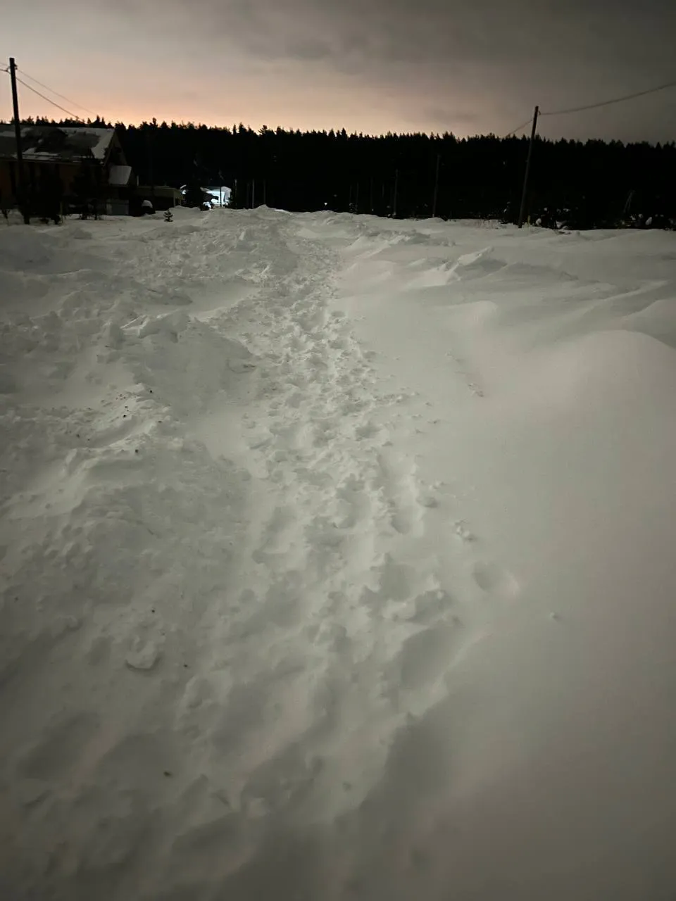 «Живём хуже, чем в деревне»: жители Нижнекамска жалуются на заваленные снегом дороги и тротуары