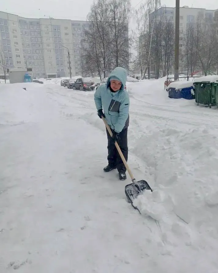 Жители Нижнекамска помогают коммунальщикам очистить город от снега