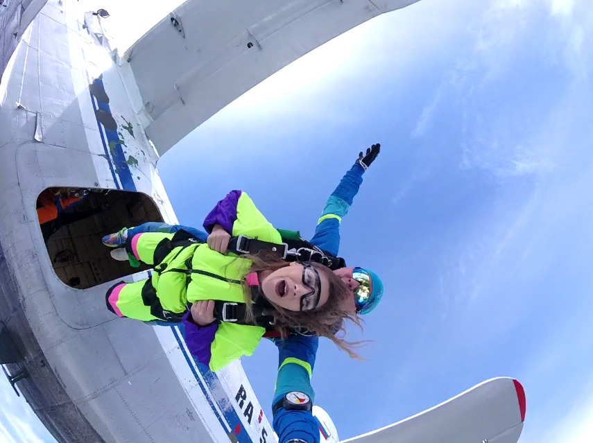 Как происходит прыжок с парашютом