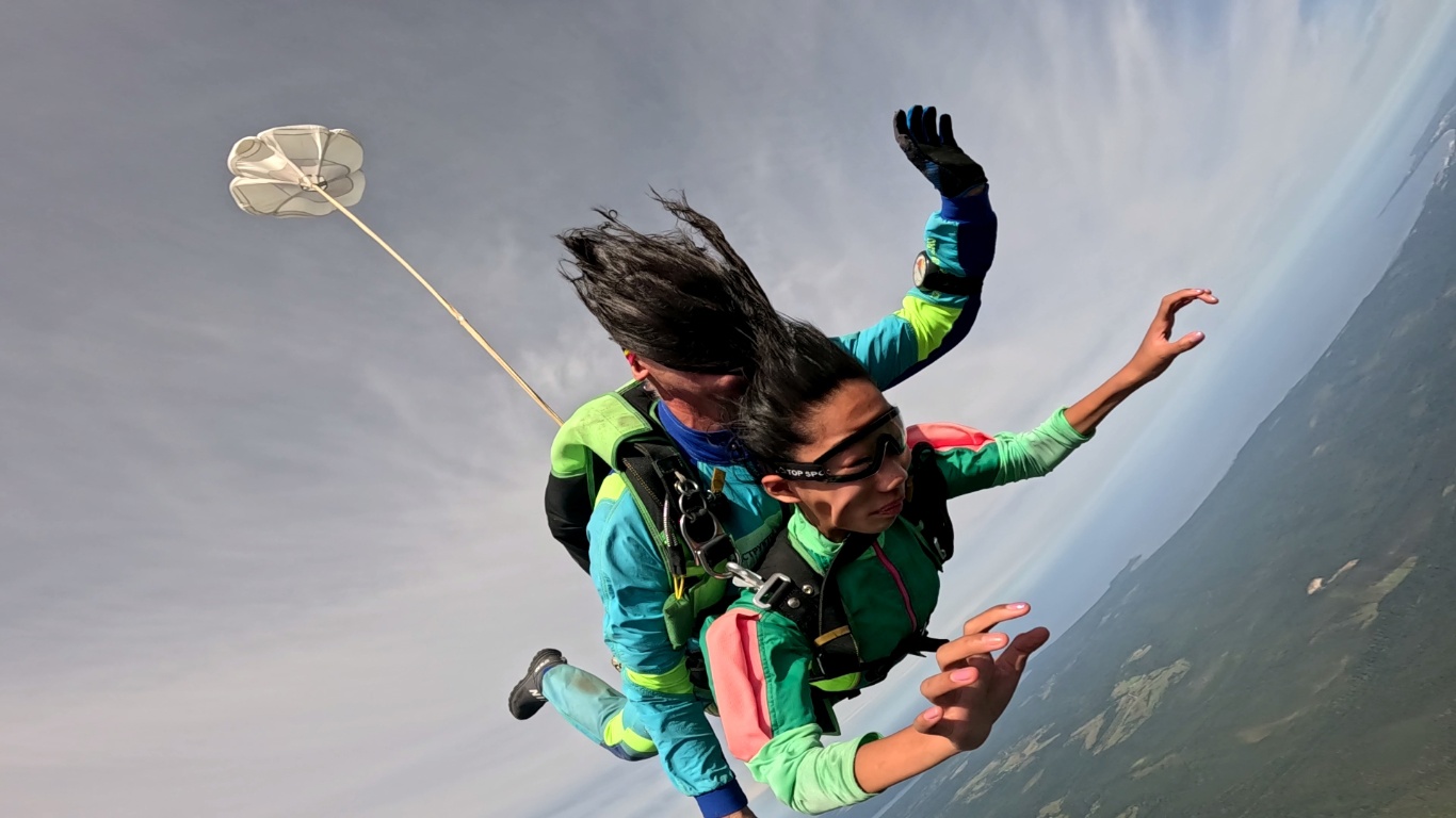 Прыжок с парашютом в подарок