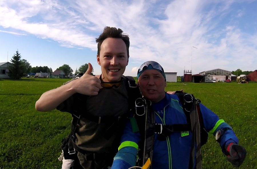 Прыжок с парашютом в подарок