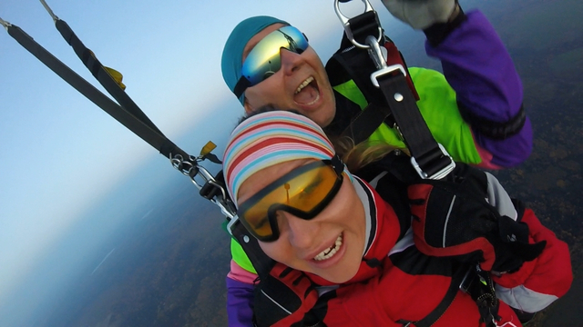 Что даст прыжок с парашютом для активной женщины