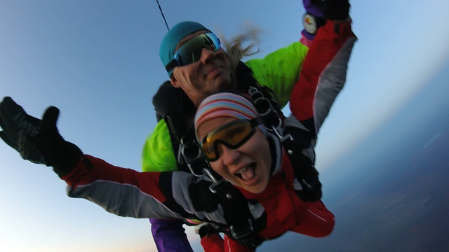 Что даст прыжок с парашютом для активной женщины