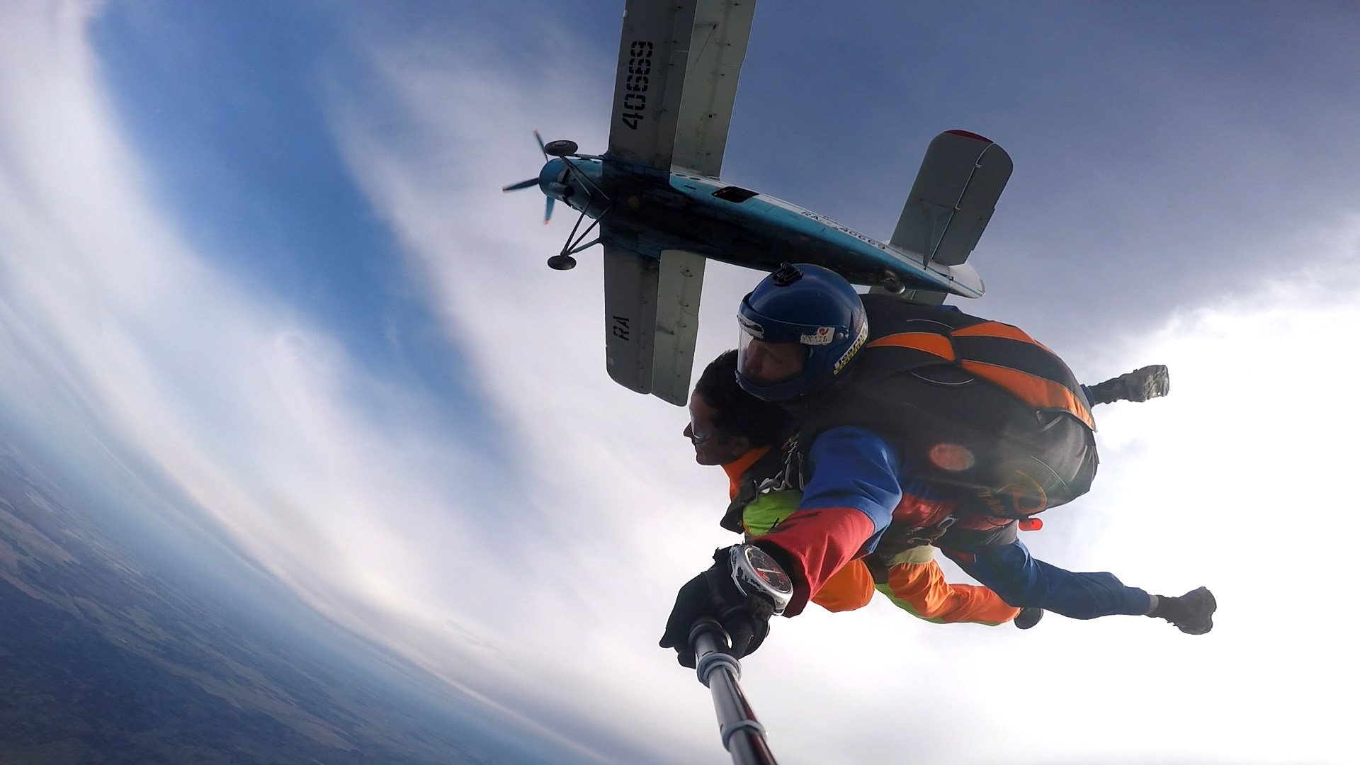 Прыжок с парашютом в СПб в тандеме