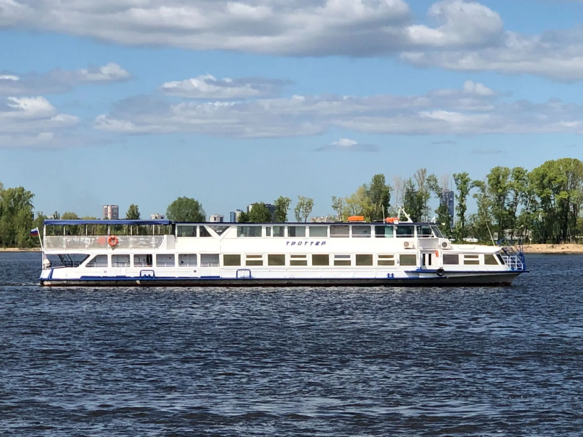 Экскурсия в Казани на двухпалубном теплоходе: незабываемые впечатления на Волге