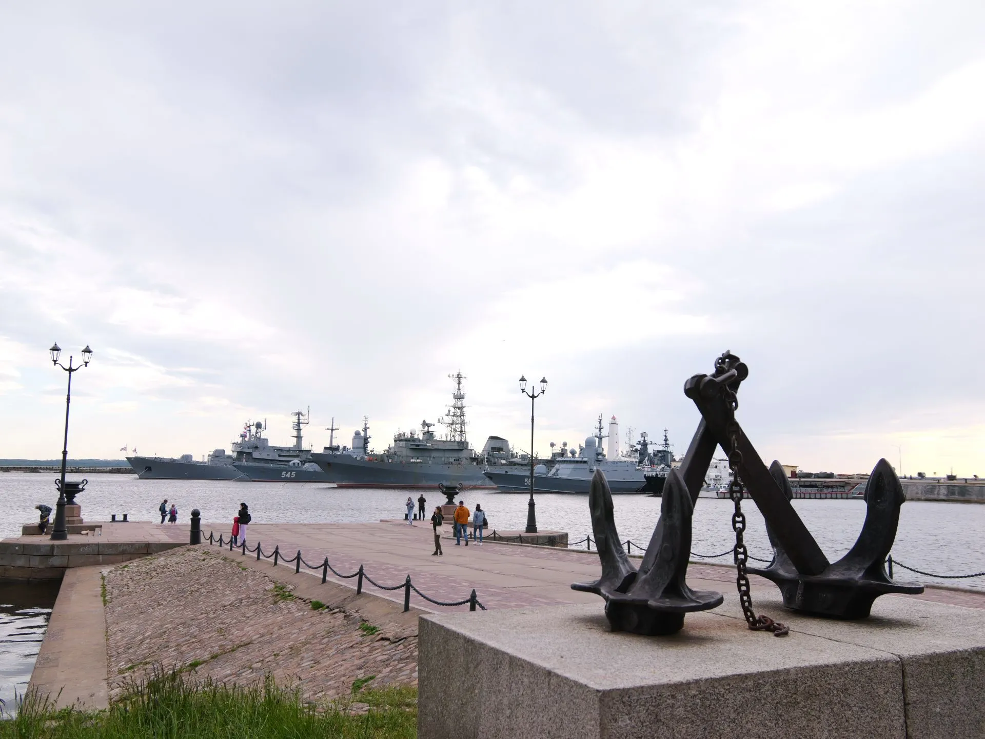 Экскурсия в Кронштадт на автобусе, Морской собор и водная прогулка вокруг фортов