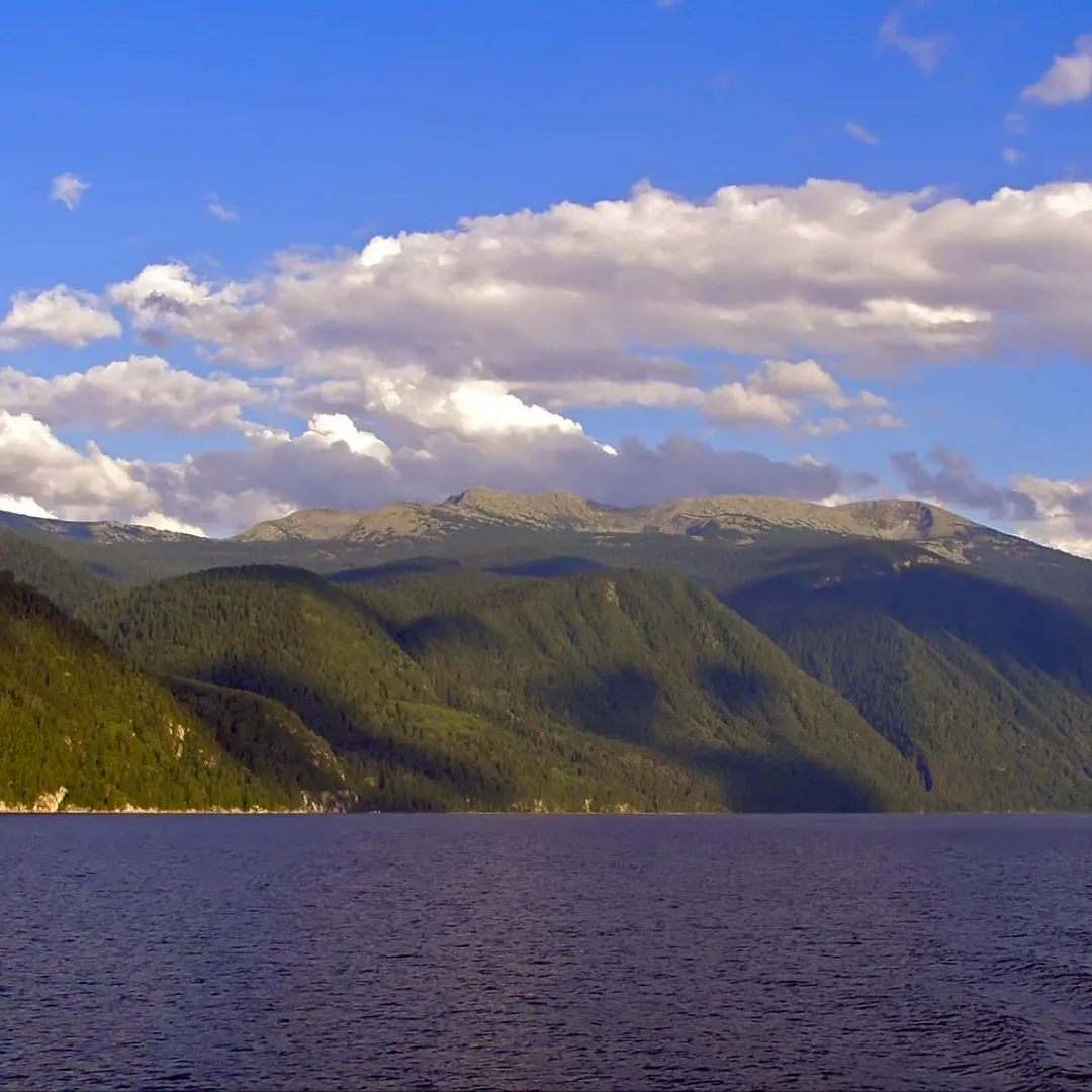 Путешествие к Золотому озеру из Манжерока: откройте природную красоту сердца Горного Алтая